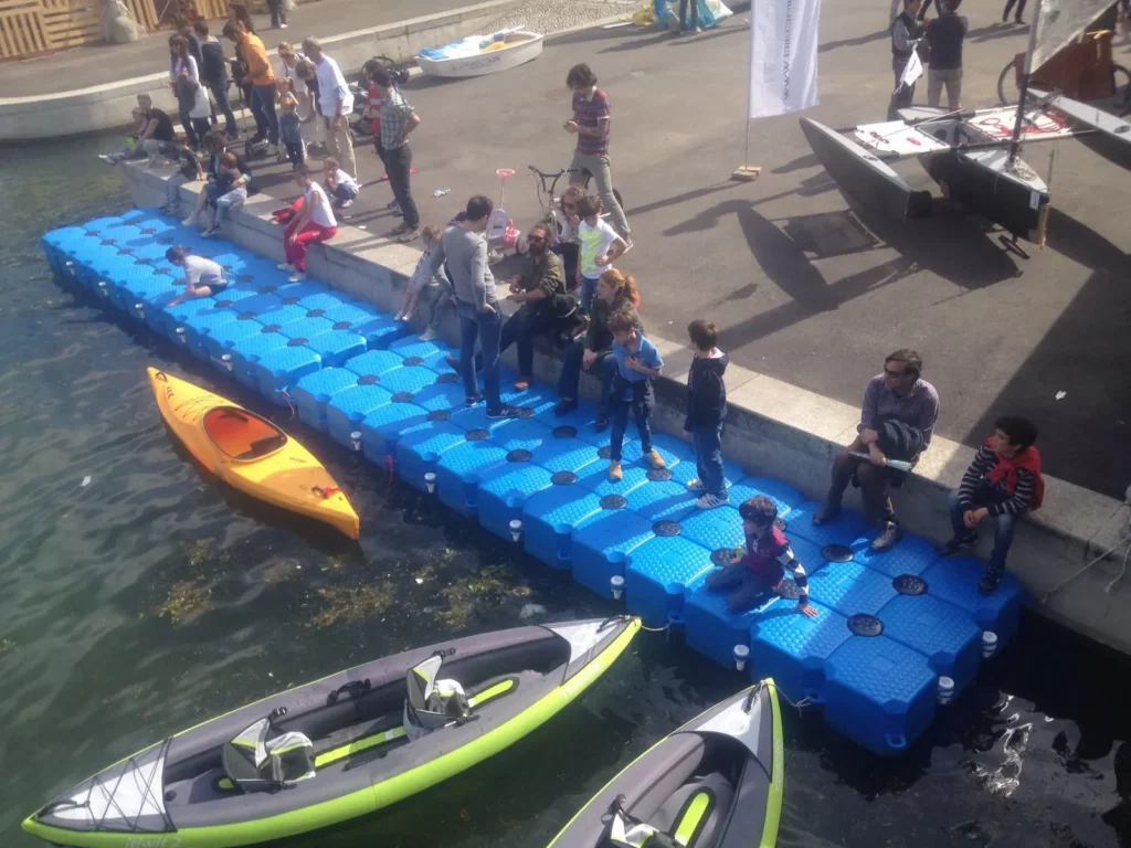 pontile galleggiante per il tempo libero